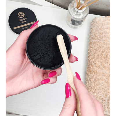 Proszek do wybielania zębów z węglem aktywnym Mohani