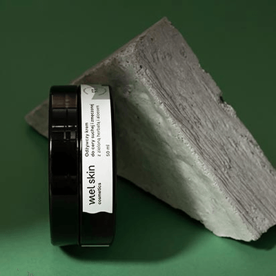 Odżywczy krem do cery suchej i zmęczonej z zieloną herbatą i aloesem Mel Skin